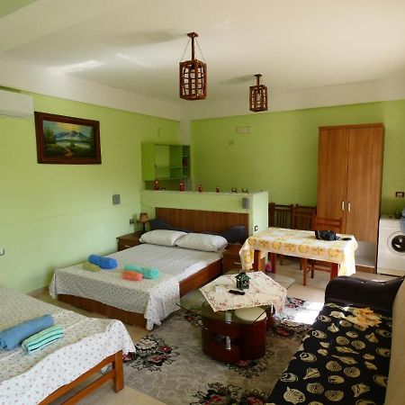 Guesthouse Aleksander Berat Extérieur photo