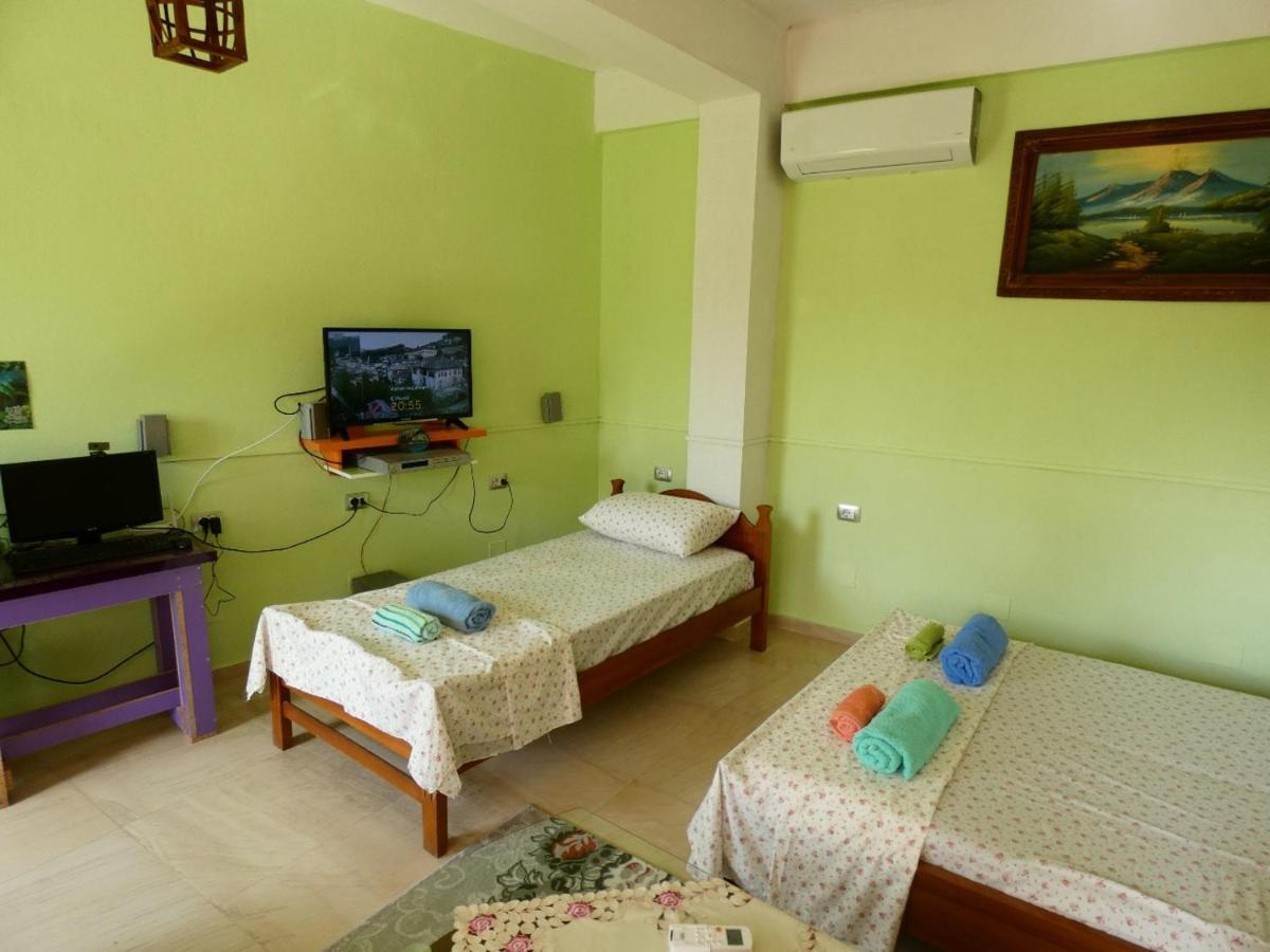 Guesthouse Aleksander Berat Extérieur photo